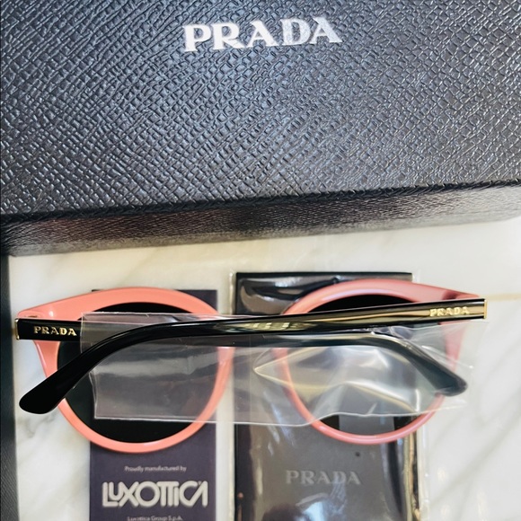 PRADA ROSE PINK MIRROR ROUND LENSES IN BLACK FRAMES WITH PINK ROSE DETAILING - Picture 10 of 16